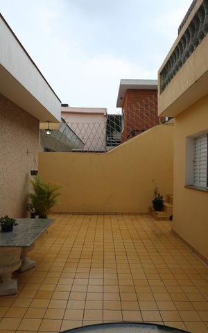 Casa à venda com 200m², 3 quartos e 7 vagasQuintal dos fundos e edícula