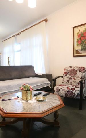 Casa à venda com 200m², 3 quartos e 7 vagasSala