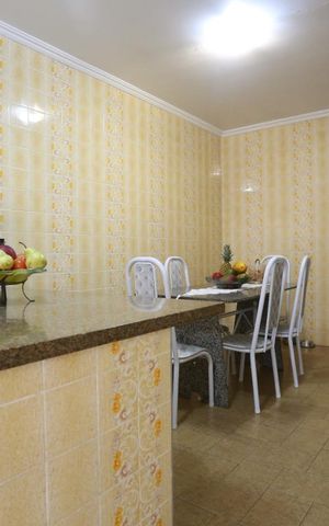 Casa à venda com 200m², 3 quartos e 7 vagasCopa