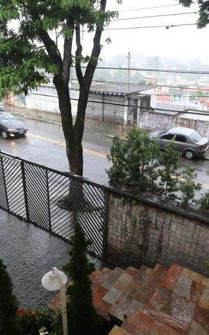 Casa à venda com 200m², 3 quartos e 7 vagasGaragem e escadas
