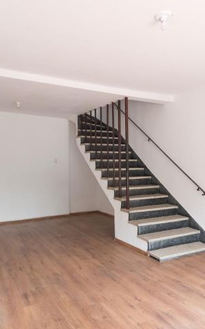 Casa para alugar com 300m², 4 quartos e 2 vagas Casa para alugar com 300m², 4 quartos e 2 vagasSala