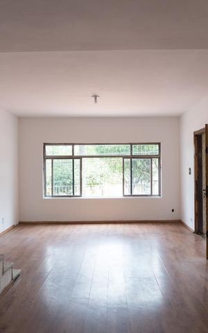 Casa para alugar com 300m², 4 quartos e 2 vagas Casa para alugar com 300m², 4 quartos e 2 vagasSala
