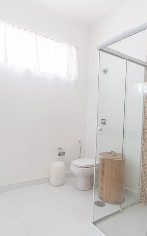 Casa à venda com 270m², 4 quartos e 2 vagasBanheiro 1