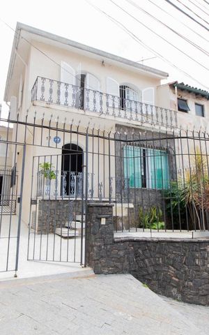Casa à venda com 270m², 4 quartos e 2 vagasFachada