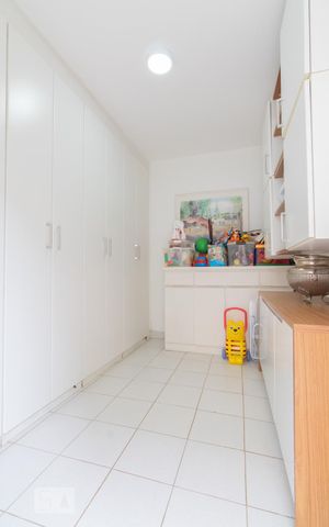 Casa à venda com 270m², 4 quartos e 2 vagasQuarto de Serviço