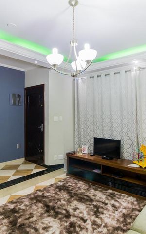 Casa à venda com 95m², 3 quartos e 2 vagas Casa à venda com 95m², 3 quartos e 2 vagasSala de Estar
