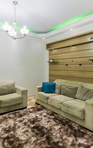 Casa à venda com 95m², 3 quartos e 2 vagas Casa à venda com 95m², 3 quartos e 2 vagasSala de Estar