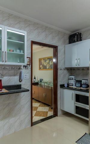 Casa à venda com 95m², 3 quartos e 2 vagas Casa à venda com 95m², 3 quartos e 2 vagasCozinha