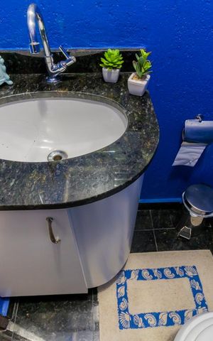 Casa à venda com 95m², 3 quartos e 2 vagas Casa à venda com 95m², 3 quartos e 2 vagasDetalhe banheiro