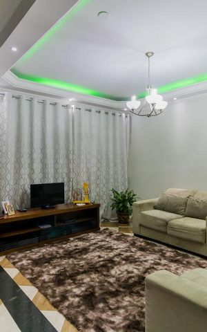 Casa à venda com 95m², 3 quartos e 2 vagas Casa à venda com 95m², 3 quartos e 2 vagasSala de Estar