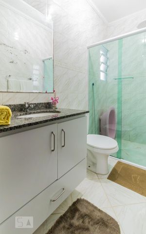 Casa à venda com 95m², 3 quartos e 2 vagas Casa à venda com 95m², 3 quartos e 2 vagasBanheiro