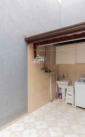 Casa à venda com 95m², 3 quartos e 2 vagas Casa à venda com 95m², 3 quartos e 2 vagasÁrea de Serviço
