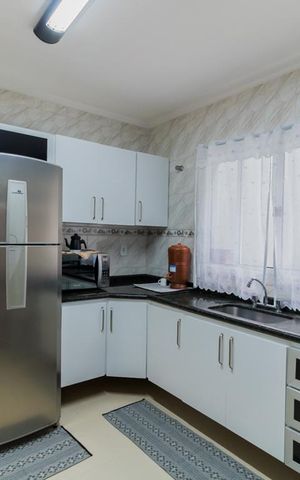 Casa à venda com 95m², 3 quartos e 2 vagas Casa à venda com 95m², 3 quartos e 2 vagasCozinha