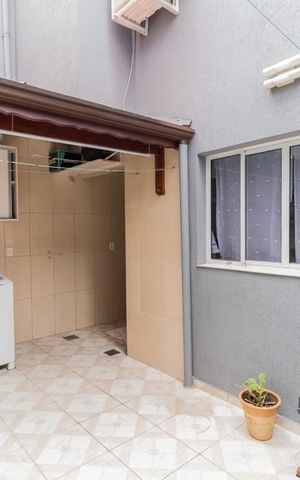 Casa à venda com 95m², 3 quartos e 2 vagas Casa à venda com 95m², 3 quartos e 2 vagasÁrea de Serviço