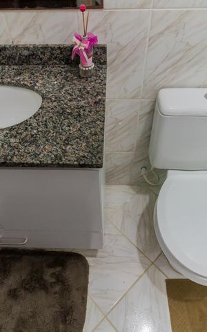 Casa à venda com 95m², 3 quartos e 2 vagas Casa à venda com 95m², 3 quartos e 2 vagasDetalhe banheiro