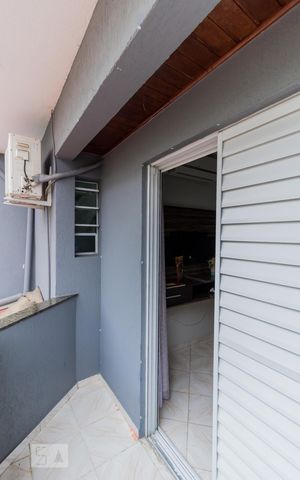 Casa à venda com 95m², 3 quartos e 2 vagas Casa à venda com 95m², 3 quartos e 2 vagasSacada da Suíte