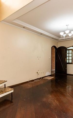 Casa à venda com 190m², 3 quartos e 2 vagas Casa à venda com 190m², 3 quartos e 2 vagasSala