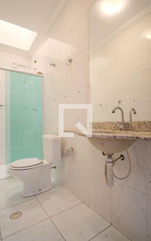 Casa de condomínio para alugar com 150m², 3 quartos e 4 vagasBanheiro Social