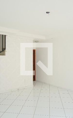 Casa de condomínio para alugar com 150m², 3 quartos e 4 vagasSala
