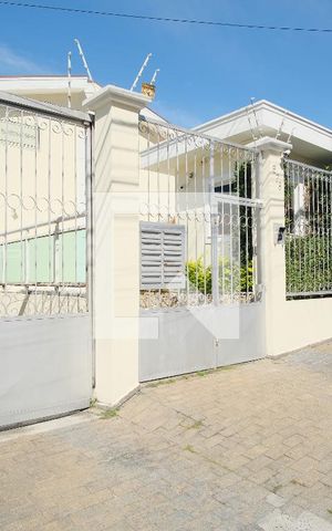 Casa de condomínio para alugar com 150m², 3 quartos e 4 vagasFachada