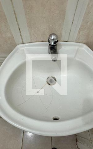 Casa à venda com 45m², 1 quarto e sem vaga Casa à venda com 45m², 1 quarto e sem vagaBanheiro