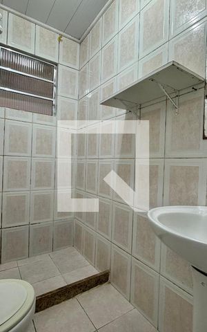 Casa à venda com 45m², 1 quarto e sem vaga Casa à venda com 45m², 1 quarto e sem vagaBanheiro