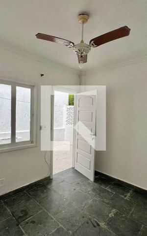Casa à venda com 45m², 1 quarto e sem vaga Casa à venda com 45m², 1 quarto e sem vagaSala
