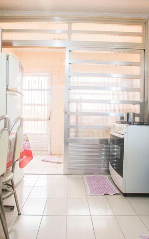 Casa à venda com 200m², 3 quartos e 2 vagas Casa à venda com 200m², 3 quartos e 2 vagasCozinha