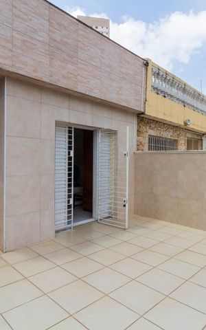 Casa à venda com 160m², 3 quartos e 2 vagasVaranda do Quarto 1 - Suíte