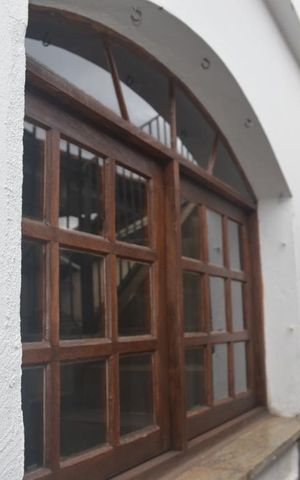 Casa para alugar com 75m², 2 quartos e 1 vagaJanelas do primeiro andar