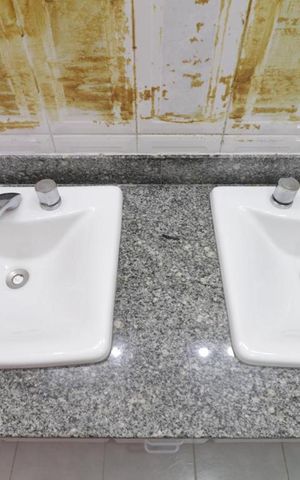 Apartamento à venda com 168m², 4 quartos e 2 vagas Apartamento à venda com 168m², 4 quartos e 2 vagasBanheiro suite 1 - pia
