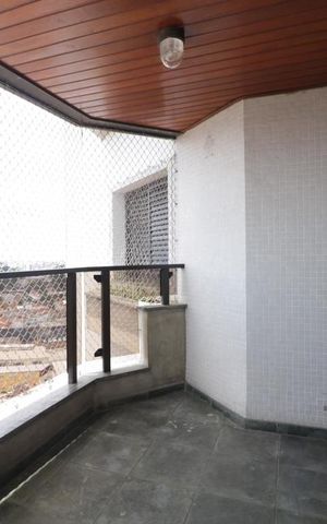 Apartamento à venda com 168m², 4 quartos e 2 vagas Apartamento à venda com 168m², 4 quartos e 2 vagasSacada da sala