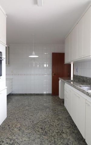 Apartamento à venda com 168m², 4 quartos e 2 vagas Apartamento à venda com 168m², 4 quartos e 2 vagasCozinha