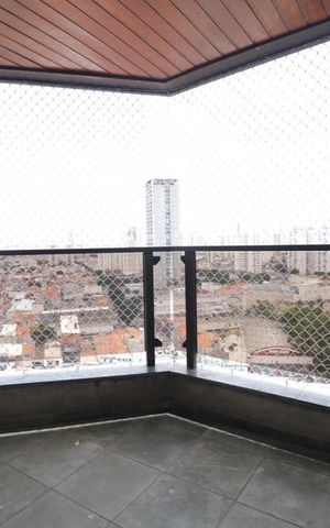 Apartamento à venda com 168m², 4 quartos e 2 vagas Apartamento à venda com 168m², 4 quartos e 2 vagasSacada da sala