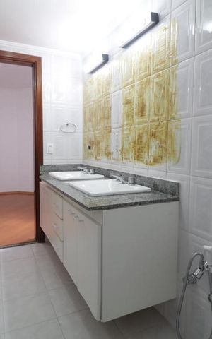 Apartamento à venda com 168m², 4 quartos e 2 vagas Apartamento à venda com 168m², 4 quartos e 2 vagasBanheiro suite 1