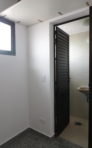 Apartamento à venda com 168m², 4 quartos e 2 vagas Apartamento à venda com 168m², 4 quartos e 2 vagasQuarto de Serviço