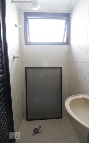 Apartamento à venda com 168m², 4 quartos e 2 vagas Apartamento à venda com 168m², 4 quartos e 2 vagasBanheiro de Serviço