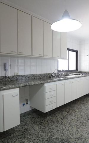 Apartamento à venda com 168m², 4 quartos e 2 vagas Apartamento à venda com 168m², 4 quartos e 2 vagasCozinha