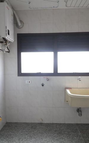 Apartamento à venda com 168m², 4 quartos e 2 vagas Apartamento à venda com 168m², 4 quartos e 2 vagasÁrea de serviço
