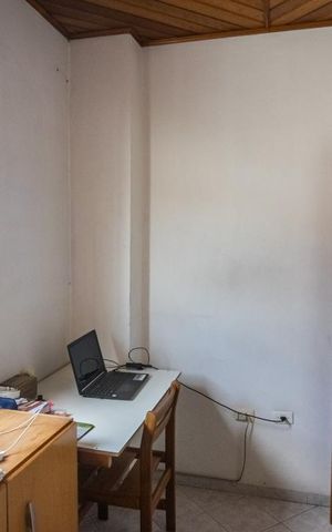 Casa à venda com 250m², 6 quartos e 2 vagas Casa à venda com 250m², 6 quartos e 2 vagasQuarto 1