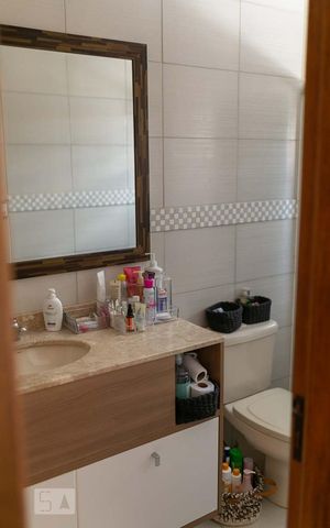 Casa à venda com 220m², 4 quartos e 3 vagas Casa à venda com 220m², 4 quartos e 3 vagasBanheiro da Suíte