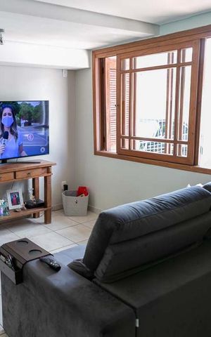 Casa à venda com 220m², 4 quartos e 3 vagas Casa à venda com 220m², 4 quartos e 3 vagasSala