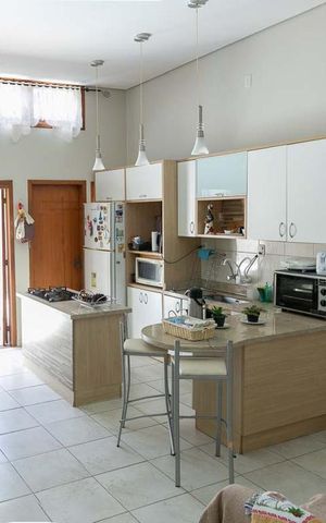 Casa à venda com 220m², 4 quartos e 3 vagas Casa à venda com 220m², 4 quartos e 3 vagasCozinha