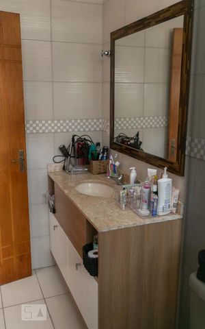 Casa à venda com 220m², 4 quartos e 3 vagas Casa à venda com 220m², 4 quartos e 3 vagasBanheiro da Suíte