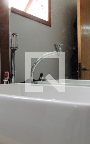 Casa de condomínio à venda com 200m², 2 quartos e 3 vagasBanheiro da Suíte