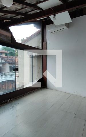 Casa de condomínio à venda com 200m², 2 quartos e 3 vagas Casa de condomínio à venda com 200m², 2 quartos e 3 vagasSótão