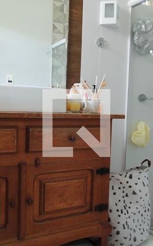 Casa de condomínio à venda com 200m², 2 quartos e 3 vagasBanheiro da Suíte