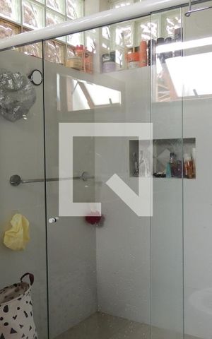 Casa de condomínio à venda com 200m², 2 quartos e 3 vagasBanheiro da Suíte