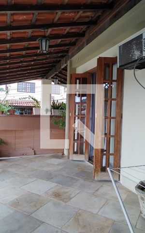 Casa de condomínio à venda com 200m², 2 quartos e 3 vagas Casa de condomínio à venda com 200m², 2 quartos e 3 vagasvaranda