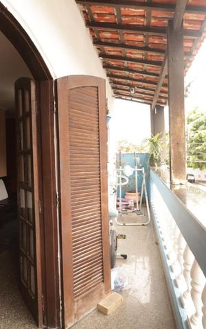 Casa à venda com 200m², 4 quartos e 3 vagas Casa à venda com 200m², 4 quartos e 3 vagasSacada da Sala